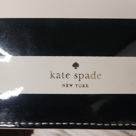 💝Kate Spade black and white striped zipper pouch💝 - Picture 5 of 5